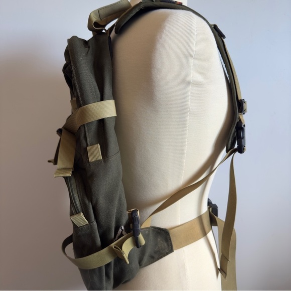 Camelbak Vtg Hydration backpack in military green 3L - Picture 2 of 8